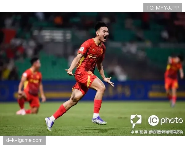 足球明星再展神技,赛季最佳进球引爆全场关注 足球明星再展神技,赛季最佳进球引爆全场关注