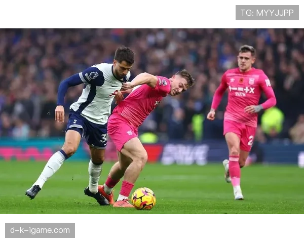 伊普斯维奇队英超赛季表现惊艳，积分领跑引热议